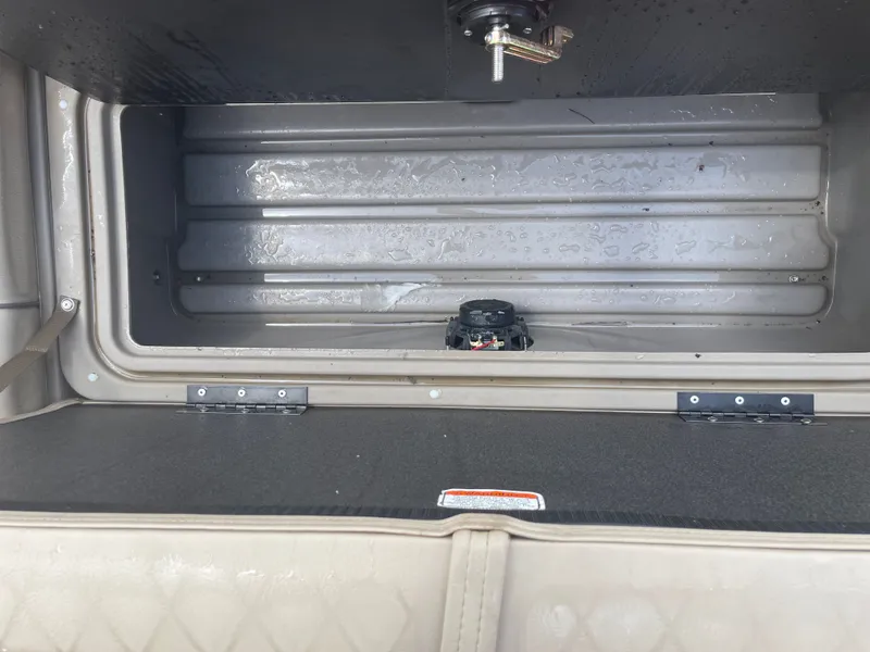 Slide: The Image of Sun Tracker SportFish 20 DLX 2024 - 20