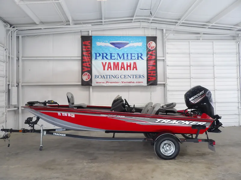 The Image of Tracker Proteam 175 2018 - 1