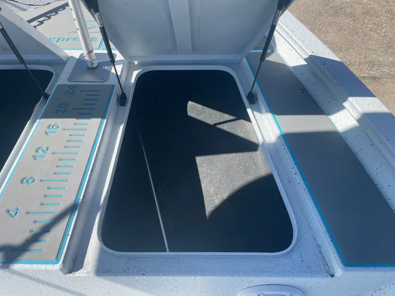 Slide: The Image of Xpress H190B Bay 2021 - 21