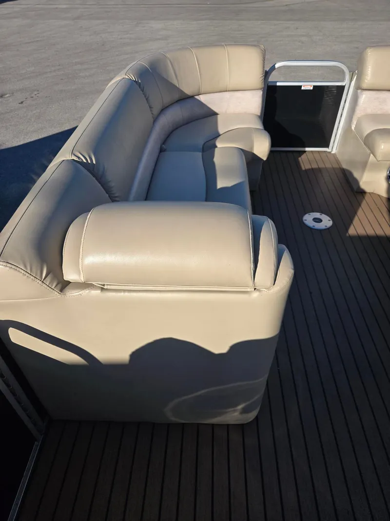 Slide: The Image of Bennington 2274 GL 2014 - 17