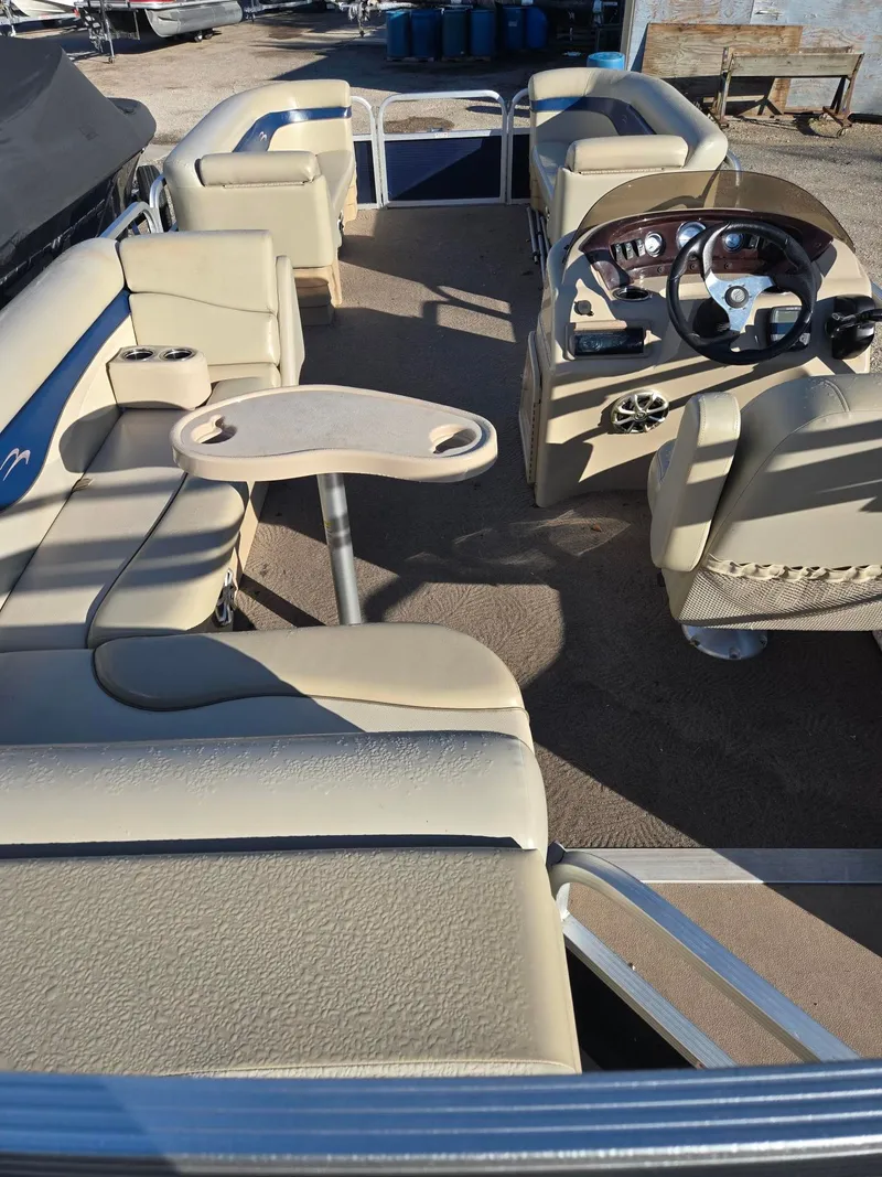 Slide: The Image of Bennington 24SLi 2011 - 11