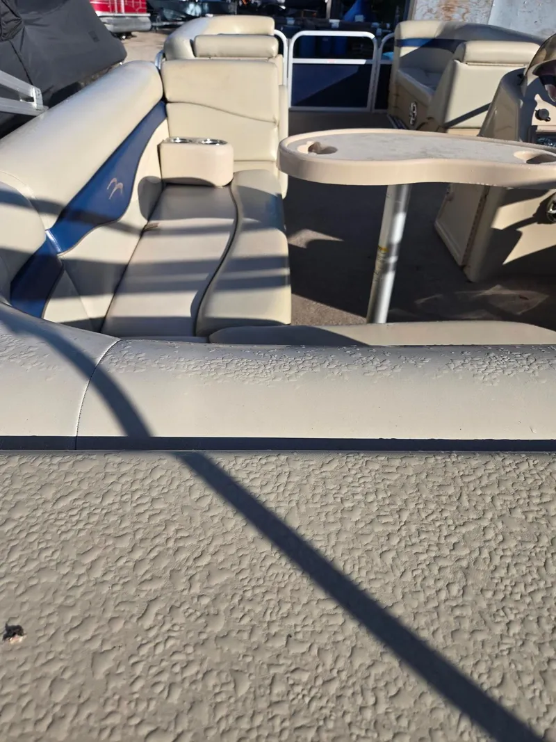 Slide: The Image of Bennington 24SLi 2011 - 12