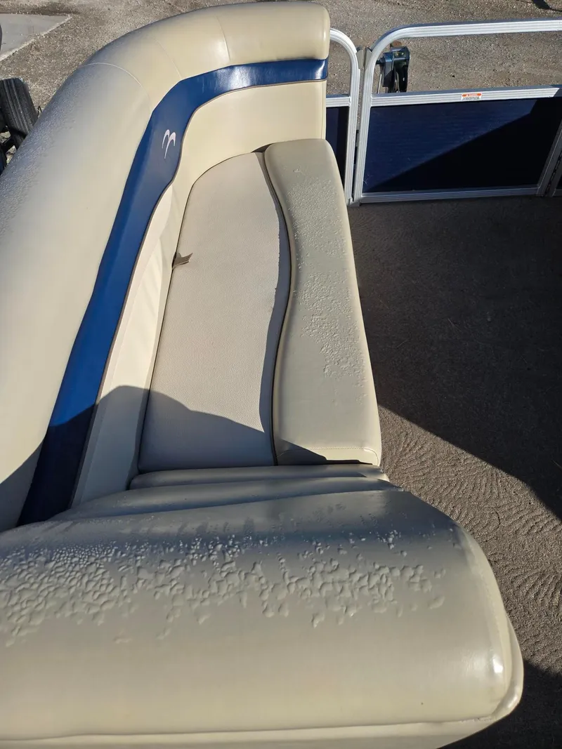 Slide: The Image of Bennington 24SLi 2011 - 15