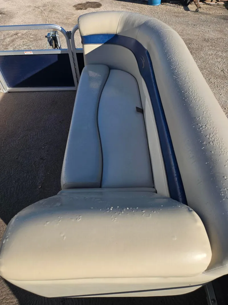 Slide: The Image of Bennington 24SLi 2011 - 16