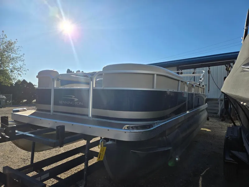 Slide: The Image of Bennington 24SLi 2011 - 3