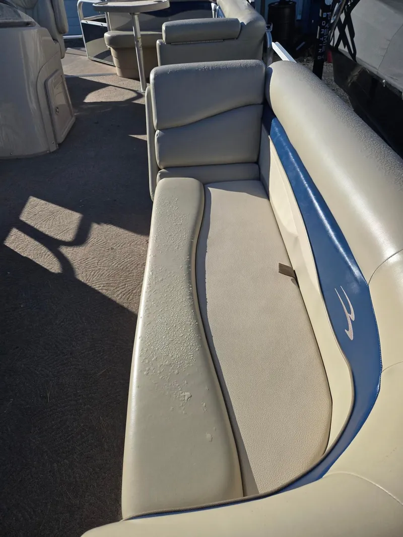 Slide: The Image of Bennington 24SLi 2011 - 6