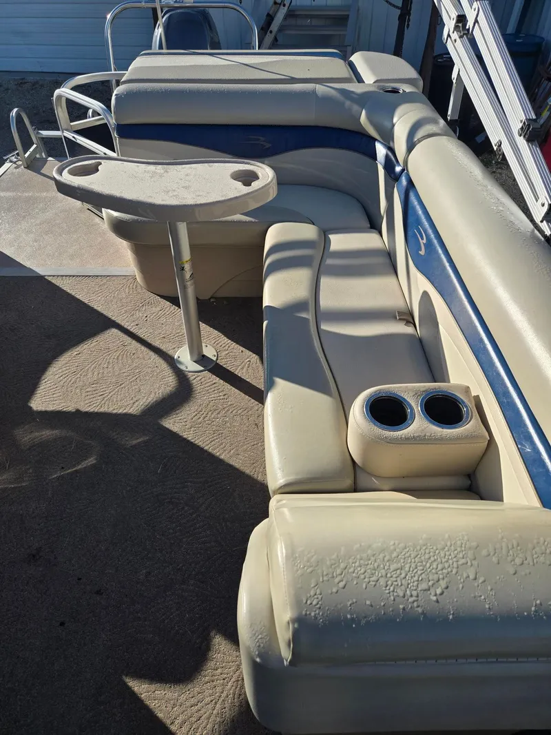 Slide: The Image of Bennington 24SLi 2011 - 8