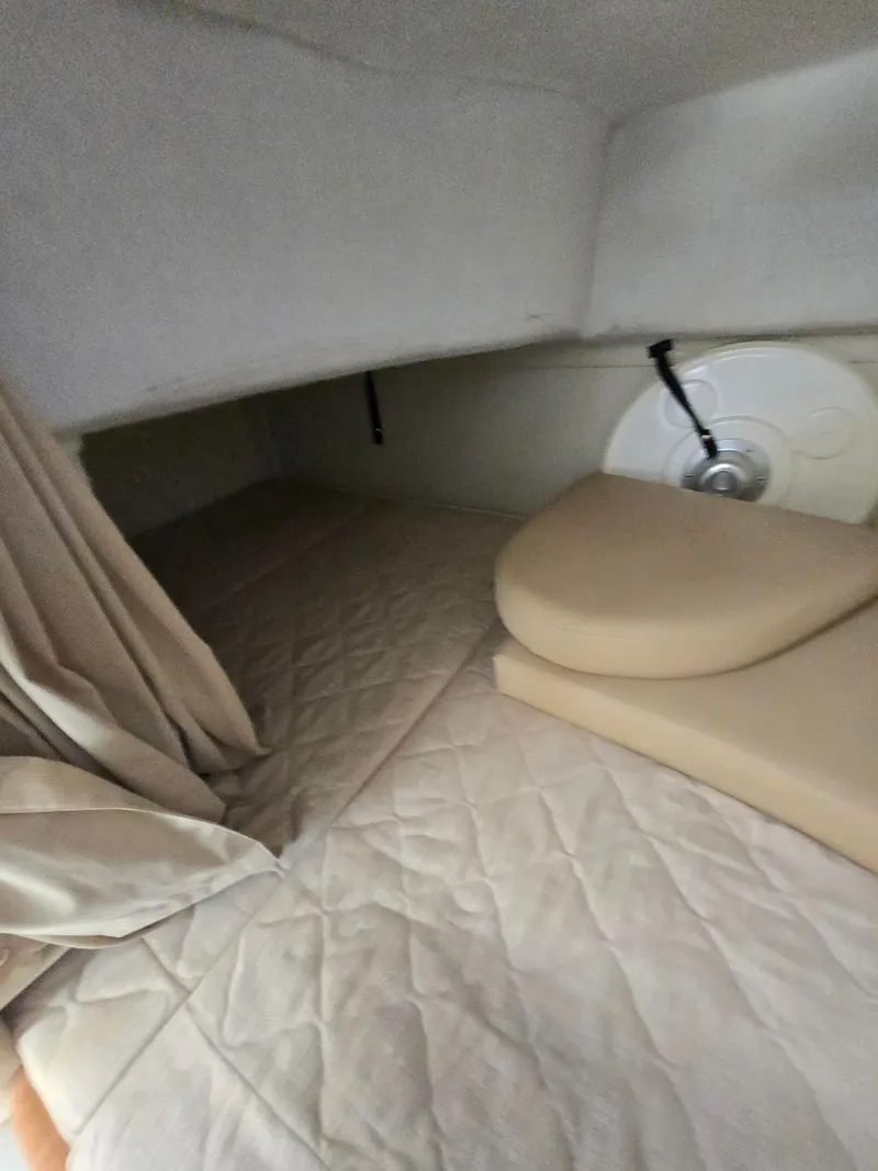 Slide: The Image of Monterey 250 Cruiser 2006 - 23