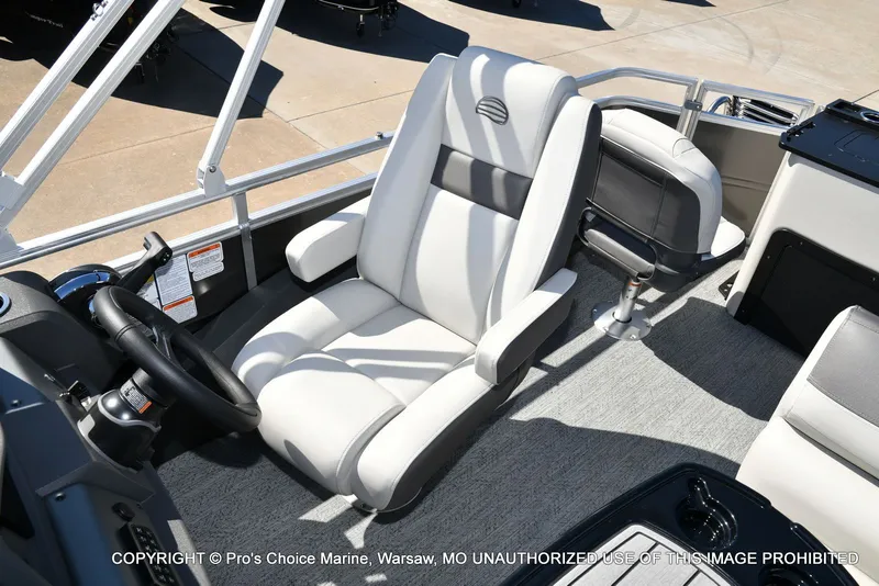 Slide: The Image of Sun Tracker FISHIN' BARGE 22 DLX w/150HP Mercury 4 Stroke 2026 - 10