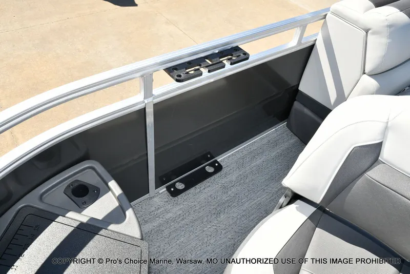 Slide: The Image of Sun Tracker FISHIN' BARGE 22 DLX w/150HP Mercury 4 Stroke 2026 - 31