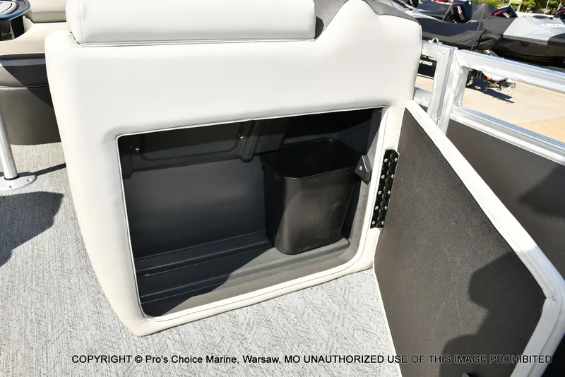 Slide: The Image of Sun Tracker FISHIN' BARGE 22 DLX w/150HP Mercury 4 Stroke 2026 - 33