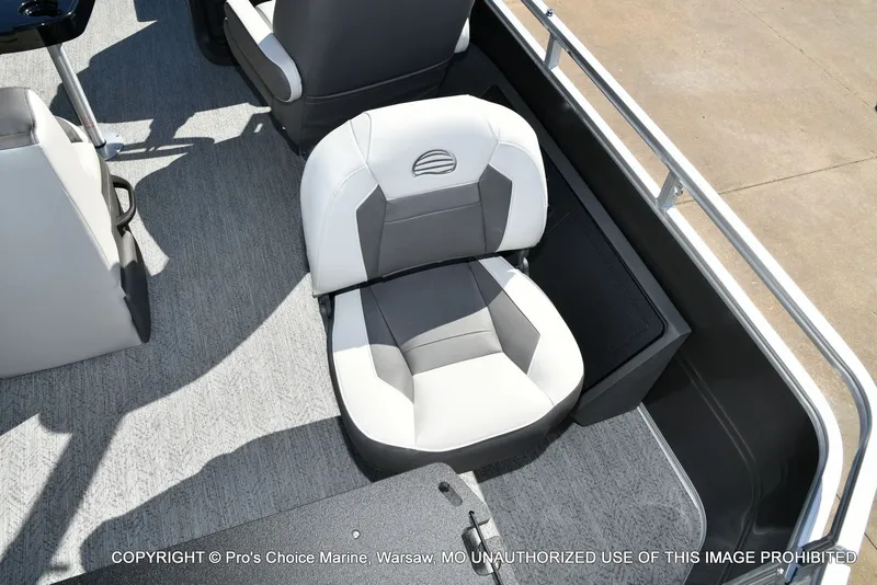 Slide: The Image of Sun Tracker FISHIN' BARGE 22 DLX w/150HP Mercury 4 Stroke 2026 - 55