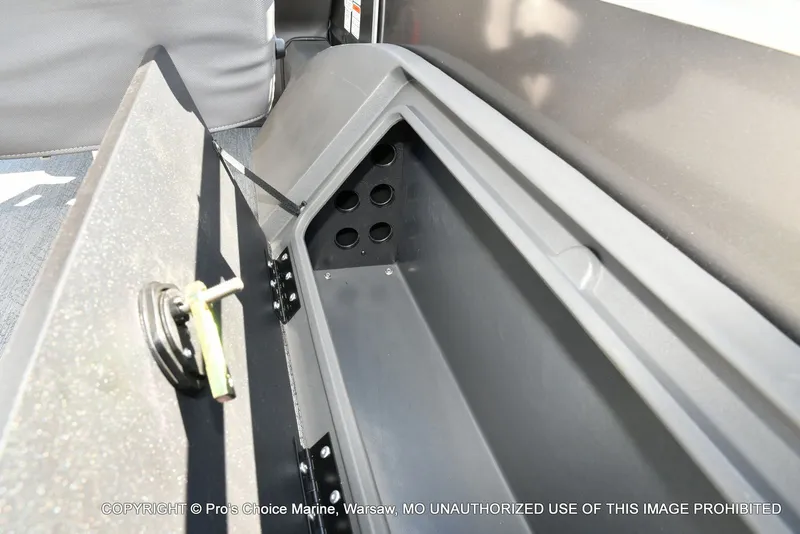 Slide: The Image of Sun Tracker FISHIN' BARGE 22 DLX w/150HP Mercury 4 Stroke 2026 - 59