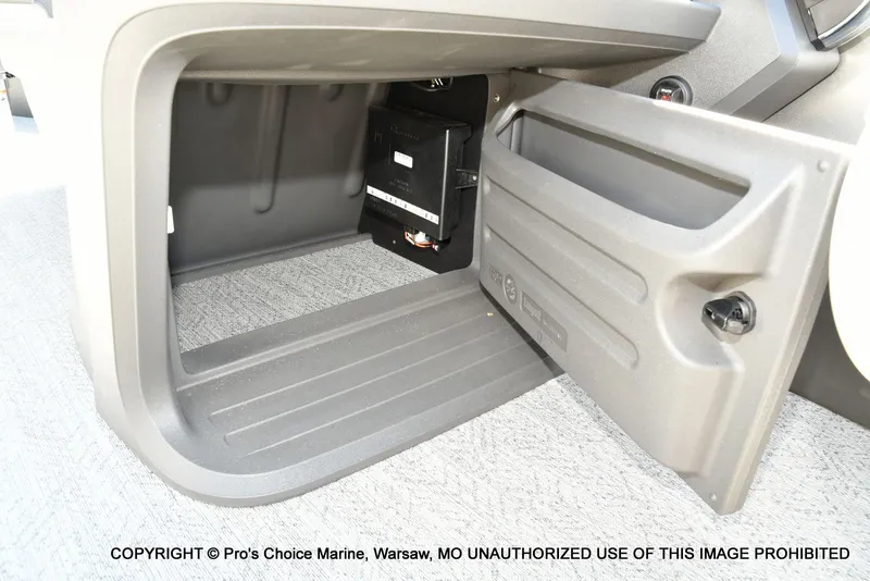 Slide: The Image of Sun Tracker FISHIN' BARGE 22 DLX w/150HP Mercury 4 Stroke 2026 - 63