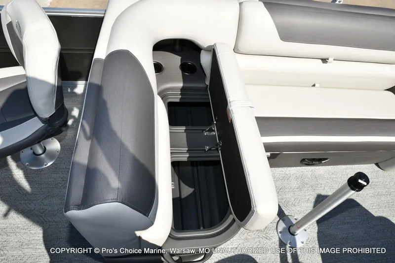 Slide: The Image of Sun Tracker FISHIN' BARGE 22 DLX w/150HP Mercury 4 Stroke 2026 - 66