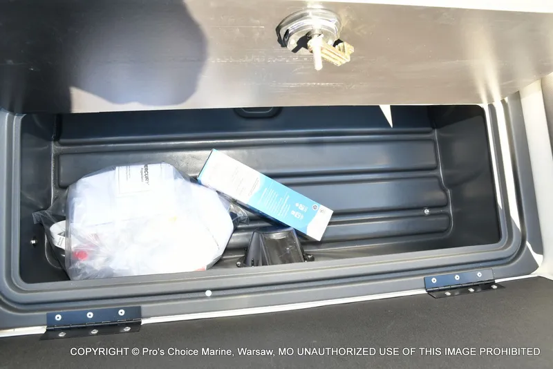 Slide: The Image of Sun Tracker FISHIN' BARGE 22 DLX w/150HP Mercury 4 Stroke 2026 - 70