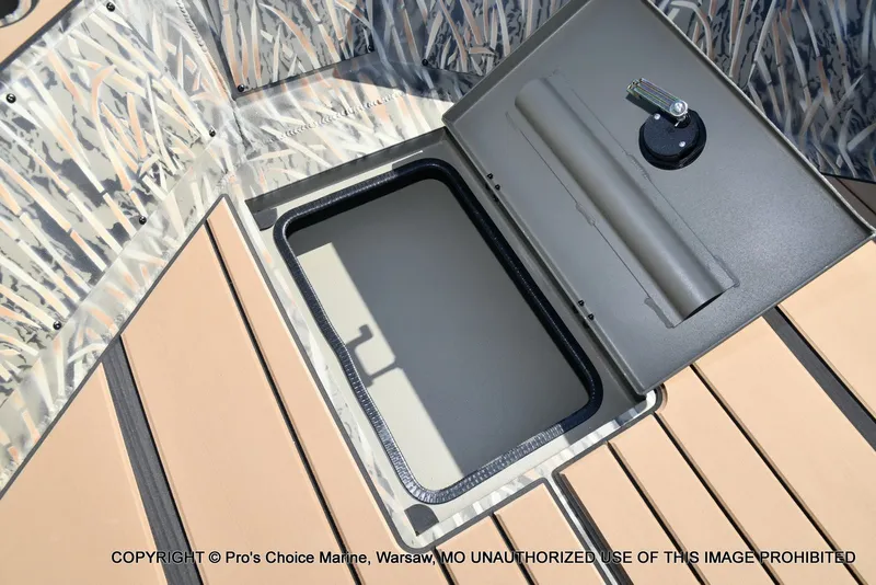 Slide: The Image of Tracker Grizzly 1756 T Marsh w/60HP Tiller 2026 - 13