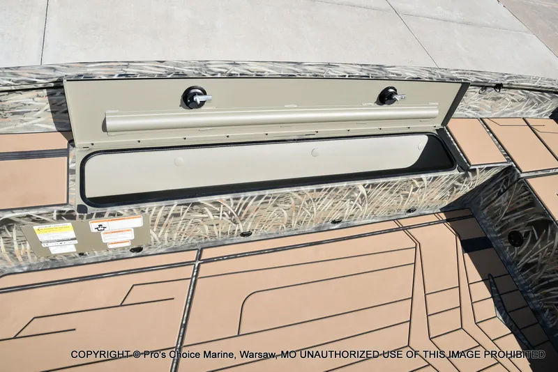 Slide: The Image of Tracker Grizzly 1756 T Marsh w/60HP Tiller 2026 - 16