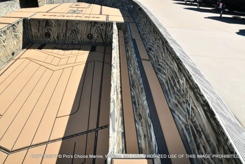 Slide: The Image of Tracker Grizzly 1756 T Marsh w/60HP Tiller 2026 - 20