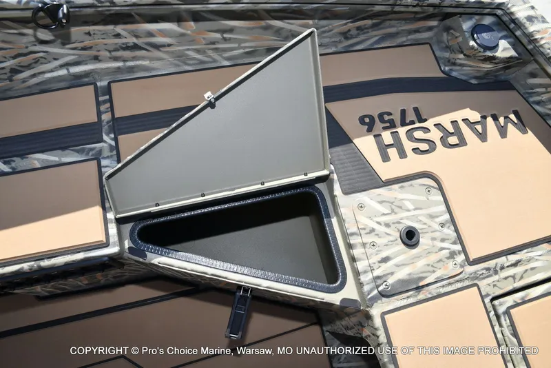 Slide: The Image of Tracker Grizzly 1756 T Marsh w/60HP Tiller 2026 - 22