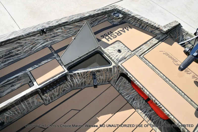 Slide: The Image of Tracker Grizzly 1756 T Marsh w/60HP Tiller 2026 - 23