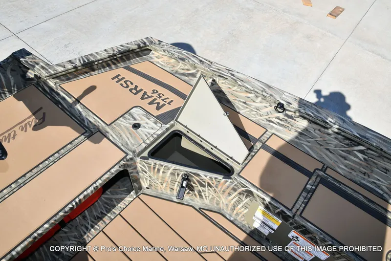 Slide: The Image of Tracker Grizzly 1756 T Marsh w/60HP Tiller 2026 - 26