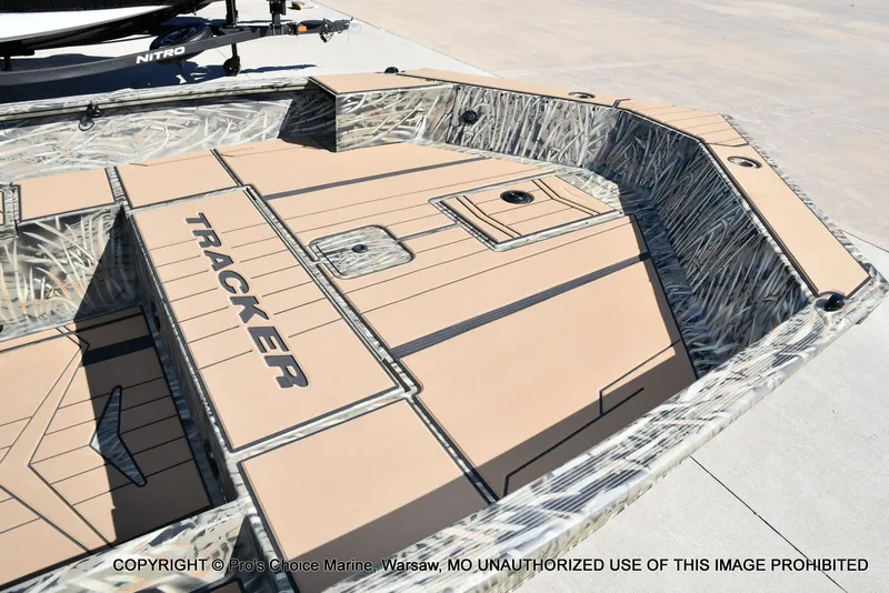 Slide: The Image of Tracker Grizzly 1756 T Marsh w/60HP Tiller 2026 - 41