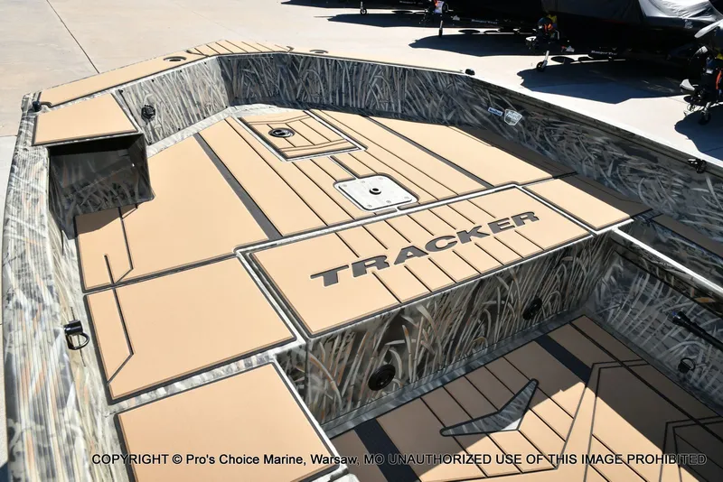 Slide: The Image of Tracker Grizzly 1756 T Marsh w/60HP Tiller 2026 - 45