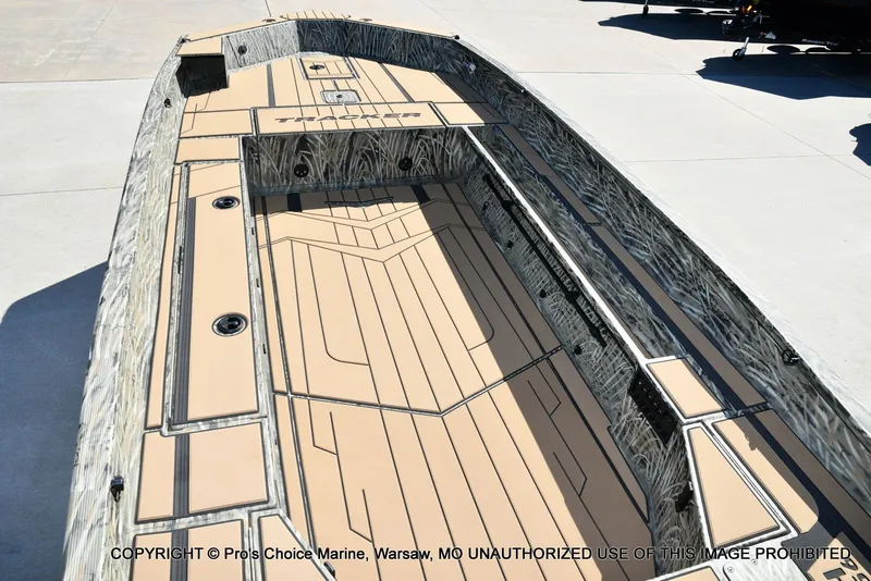 Slide: The Image of Tracker Grizzly 1756 T Marsh w/60HP Tiller 2026 - 47