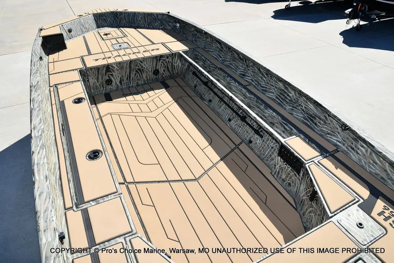 Slide: The Image of Tracker Grizzly 1756 T Marsh w/60HP Tiller 2026 - 48