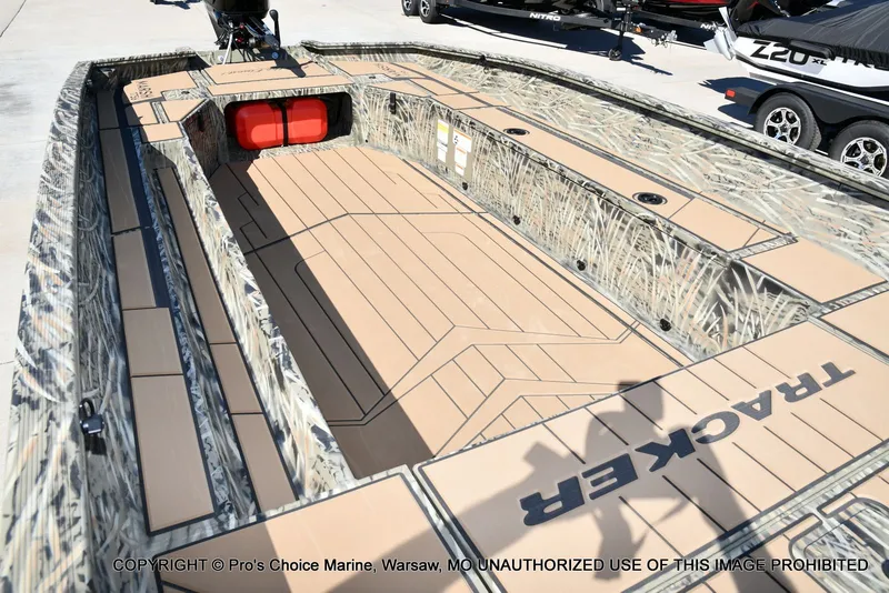 Slide: The Image of Tracker Grizzly 1756 T Marsh w/60HP Tiller 2026 - 5