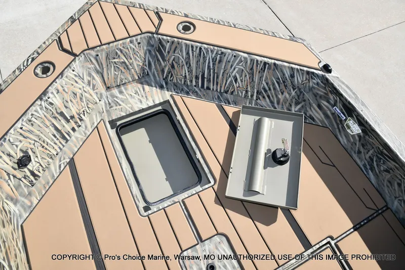 Slide: The Image of Tracker Grizzly 1756 T Marsh w/60HP Tiller 2026 - 59