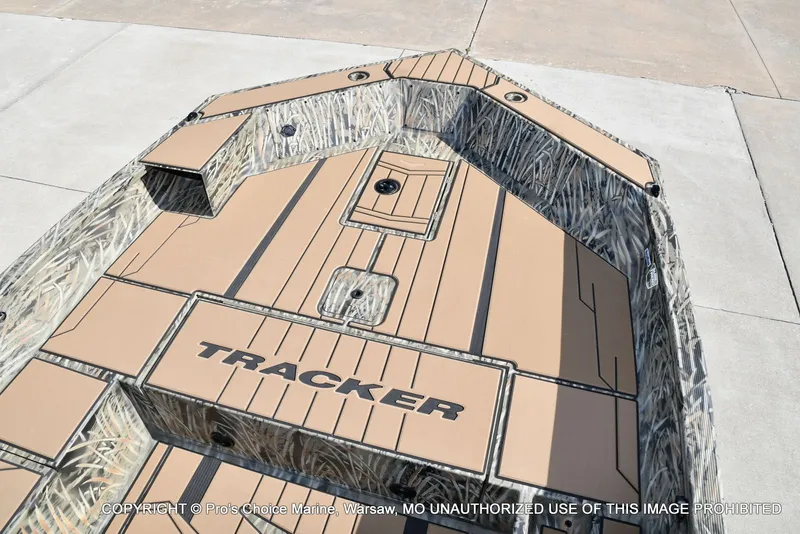 Slide: The Image of Tracker Grizzly 1756 T Marsh w/60HP Tiller 2026 - 6