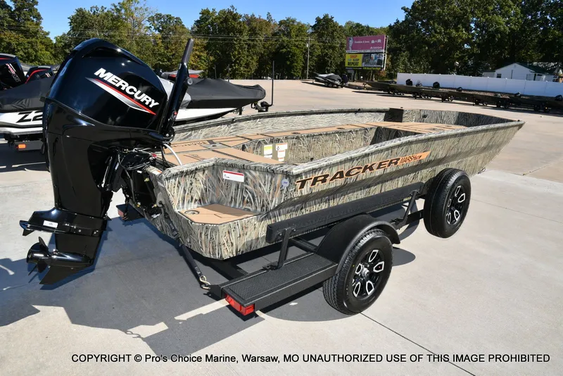 Slide: The Image of Tracker Grizzly 1756 T Marsh w/60HP Tiller 2026 - 7