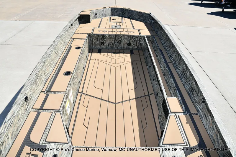 Slide: The Image of Tracker Grizzly 1756 T Marsh w/60HP Tiller 2026 - 8