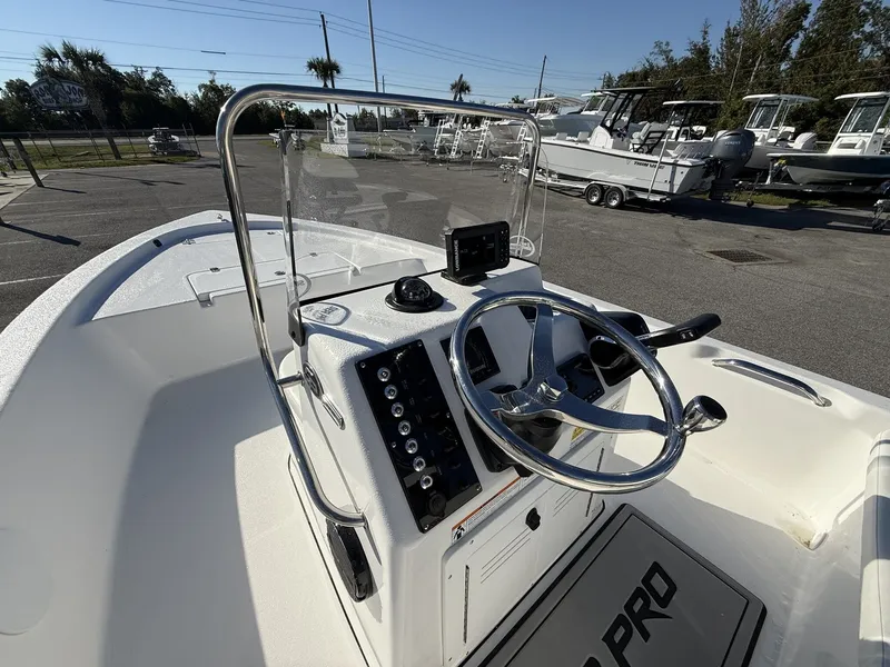 Slide: The Image of Sea Pro 172 Bay 2026 - 8