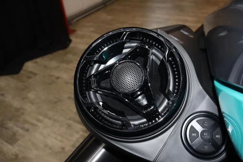 Slide: The Image of Sea-Doo GTR 230 2026 - 17