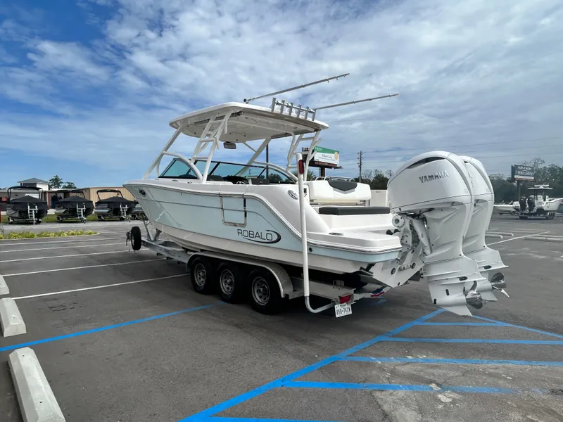 Slide: The Image of Robalo R317 Dual Console 2025 - 5