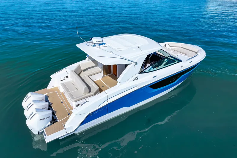 Slide: The Image of Cruisers 38 GLS Outboard 2026 - 26