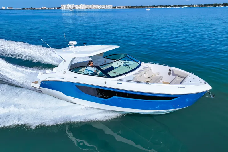 Slide: The Image of Cruisers 38 GLS Outboard 2026 - 32