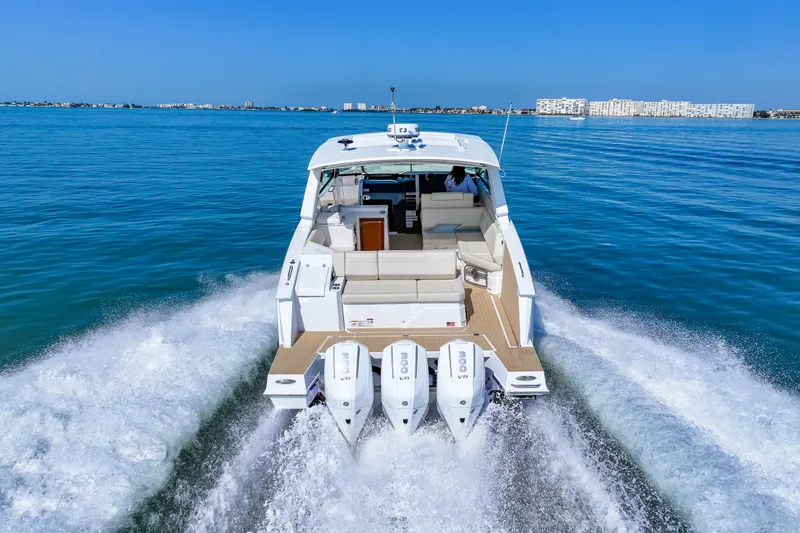 Slide: The Image of Cruisers 38 GLS Outboard 2026 - 34