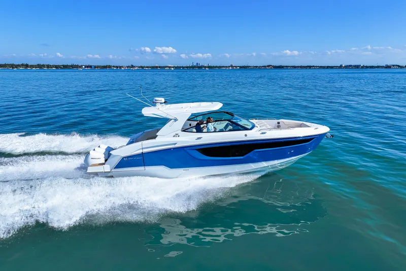 Slide: The Image of Cruisers 38 GLS Outboard 2026 - 39