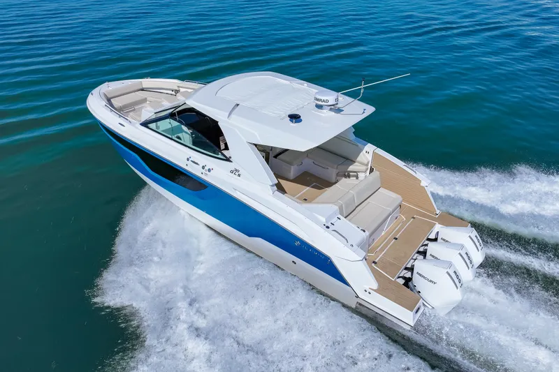 Slide: The Image of Cruisers 38 GLS Outboard 2026 - 43