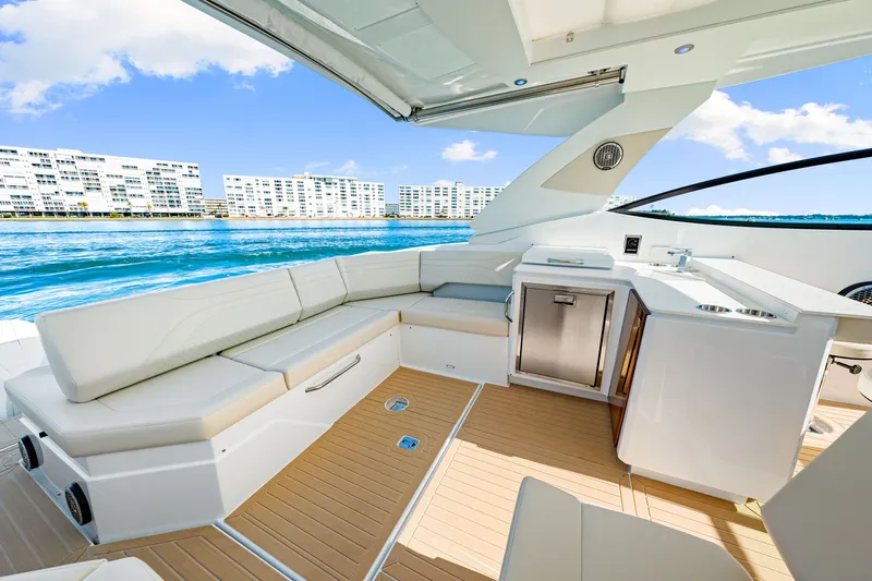 Slide: The Image of Cruisers 38 GLS Outboard 2026 - 61