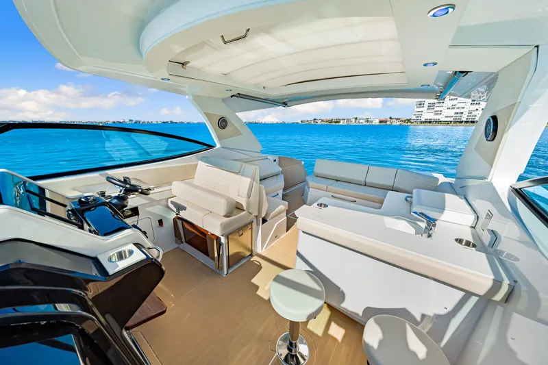 Slide: The Image of Cruisers 38 GLS Outboard 2026 - 66