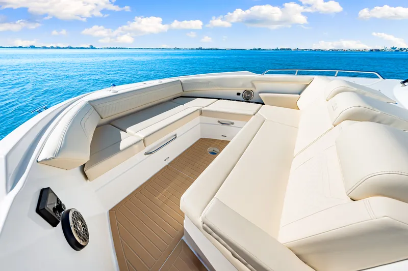 Slide: The Image of Cruisers 38 GLS Outboard 2026 - 69