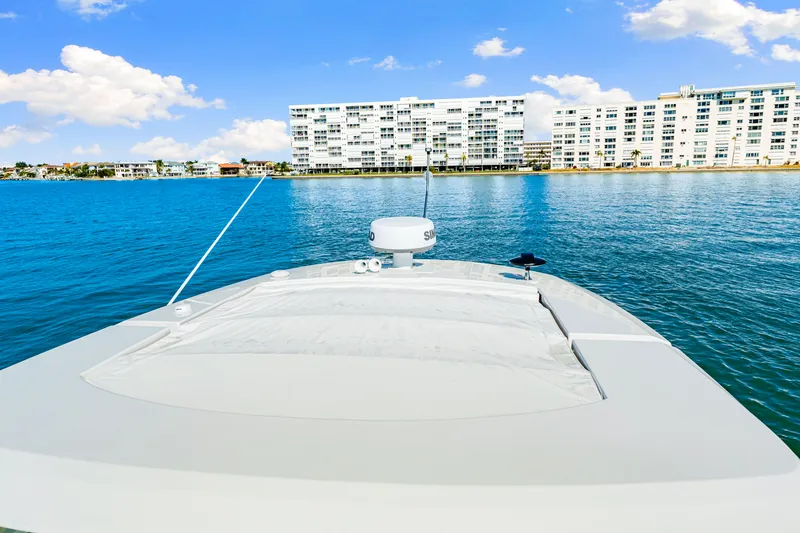 Slide: The Image of Cruisers 38 GLS Outboard 2026 - 74