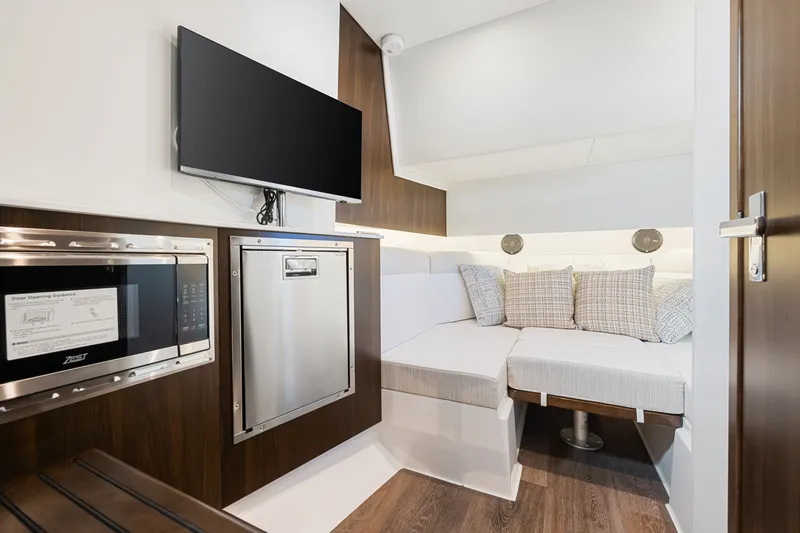 Slide: The Image of Cruisers 38 GLS Outboard 2026 - 76