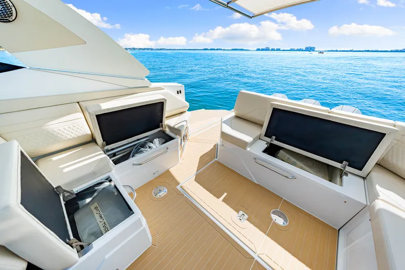 Slide: The Image of Cruisers 38 GLS Outboard 2026 - 81