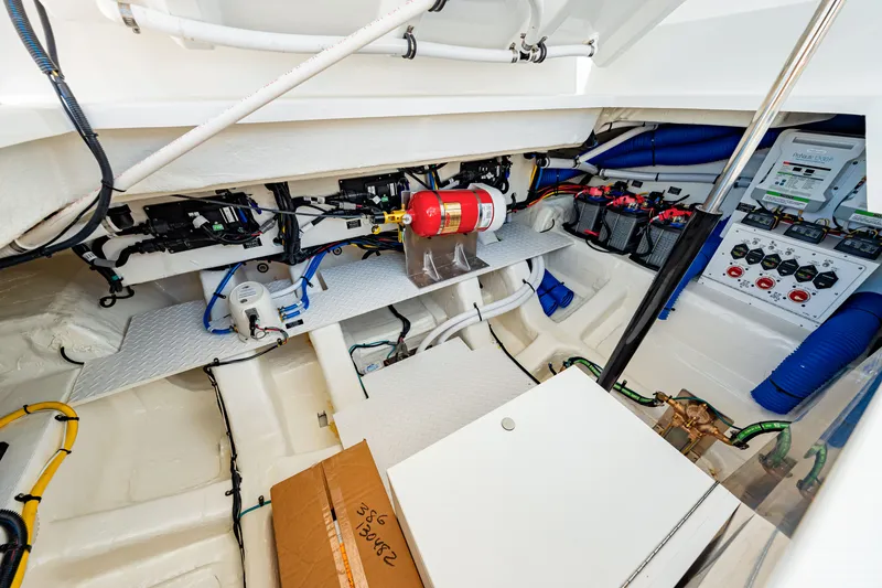 Slide: The Image of Cruisers 38 GLS Outboard 2026 - 82